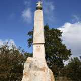 ...e si eleva con la sua croce all�apice verso il cielo